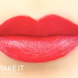 【CHANEL】「ルージュアリュールインク」“148リベレー”を唇全体に塗ったメイク (C)メイクイット