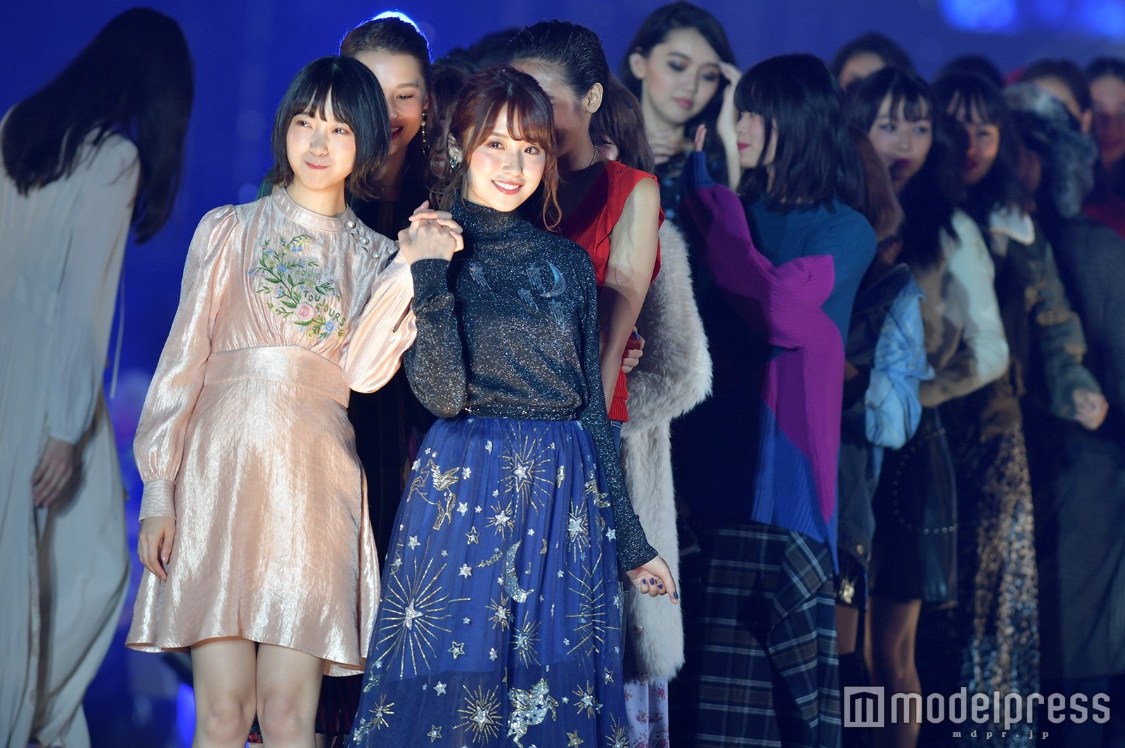 堀未央奈、衛藤美彩（C）モデルプレス