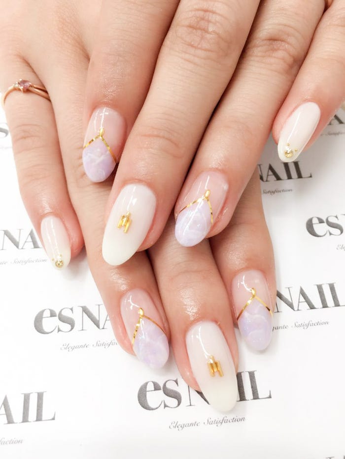 ゴールドで華やかに/画像提供:esNAIL