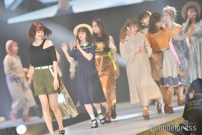 札幌コレクション19 写真特集300枚超 Emma E Girls楓 乃木坂46堀未央奈 日向坂46加藤史帆ら豪華ランウェイに人気youtuberも Exile Atsushiがサプライズで沸かす モデルプレス