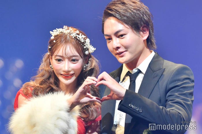 明日花キララ、三崎優太(C)モデルプレス