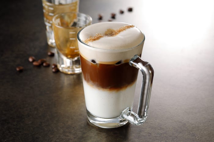 アイス マキアート コン クレマ(スターバックス リザーブ バー)/画像提供:スターバックス コーヒー ジャパン