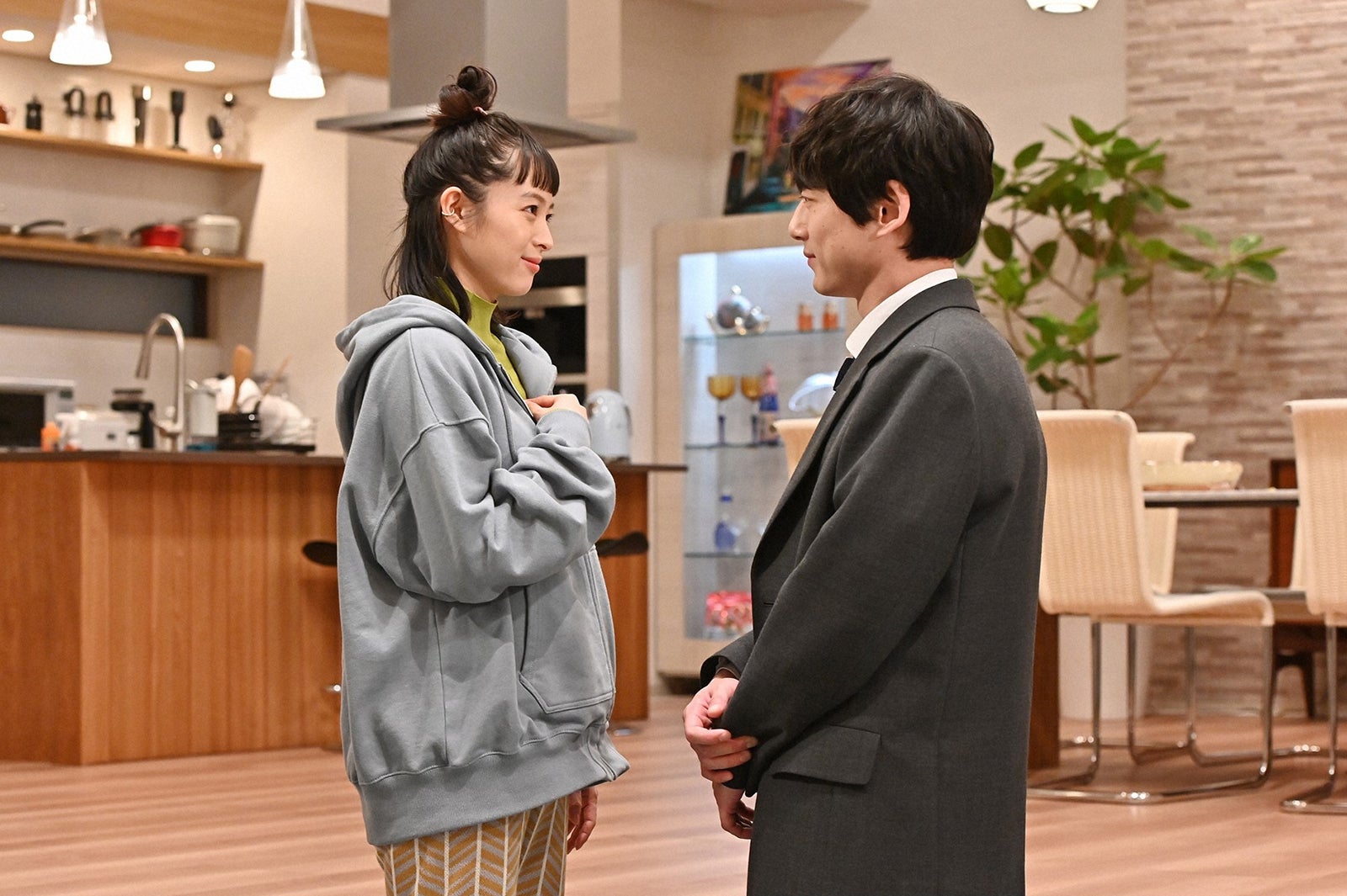 清野菜名、坂口健太郎／「婚姻届に判を捺しただけですが」第8話より（C）TBS