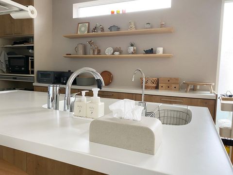 おしゃれなキッチンの飾り棚に憧れる 思わず人に見せたくなる素敵な空間作り実例 モデルプレス おしゃれなキッチンの飾り棚に憧れる 思わず人に見せたくなる素敵な空間作り実例 モデルプレス