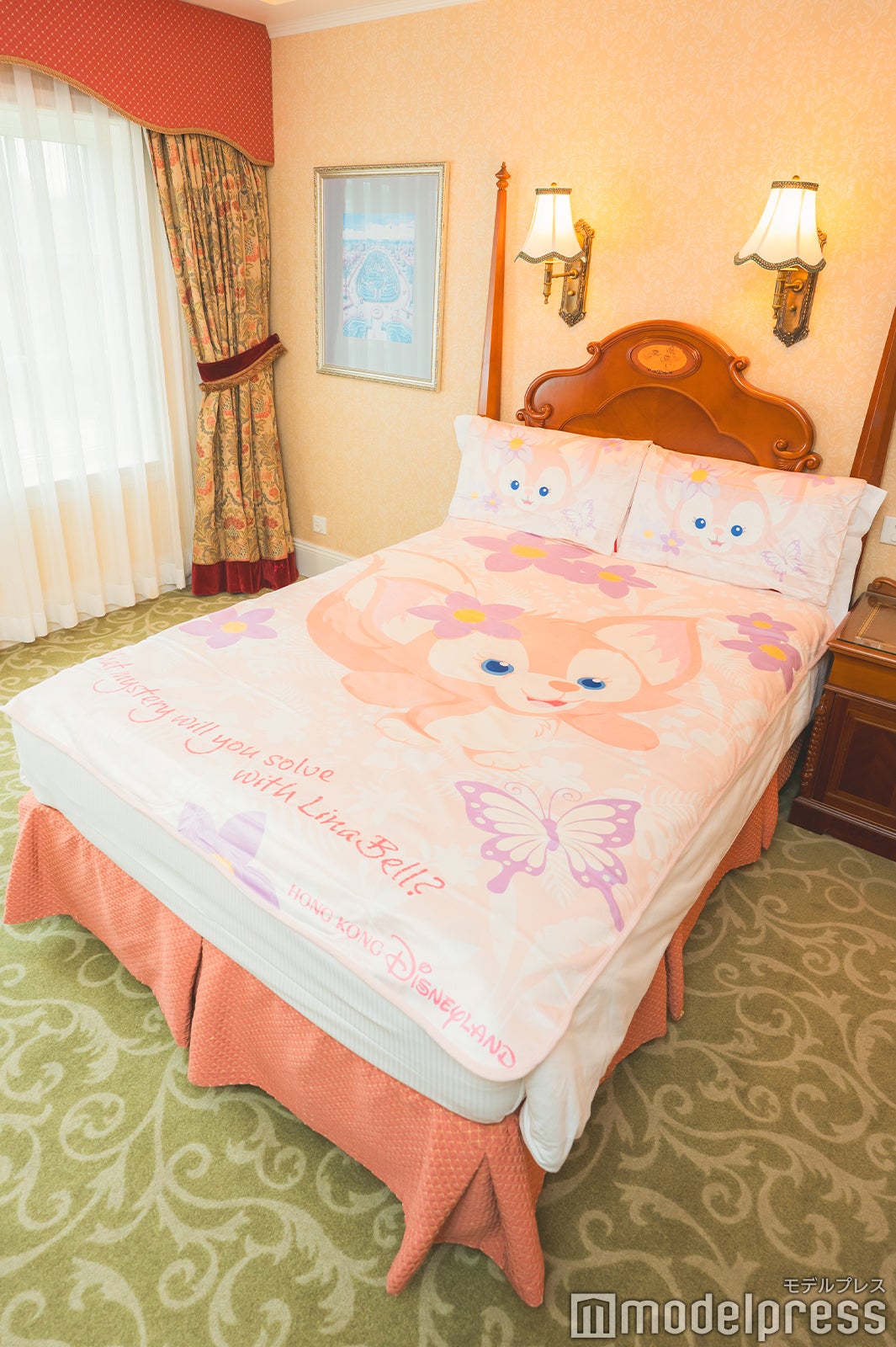 リーナ・ベルの枕カバーとブランケット（C）モデルプレス