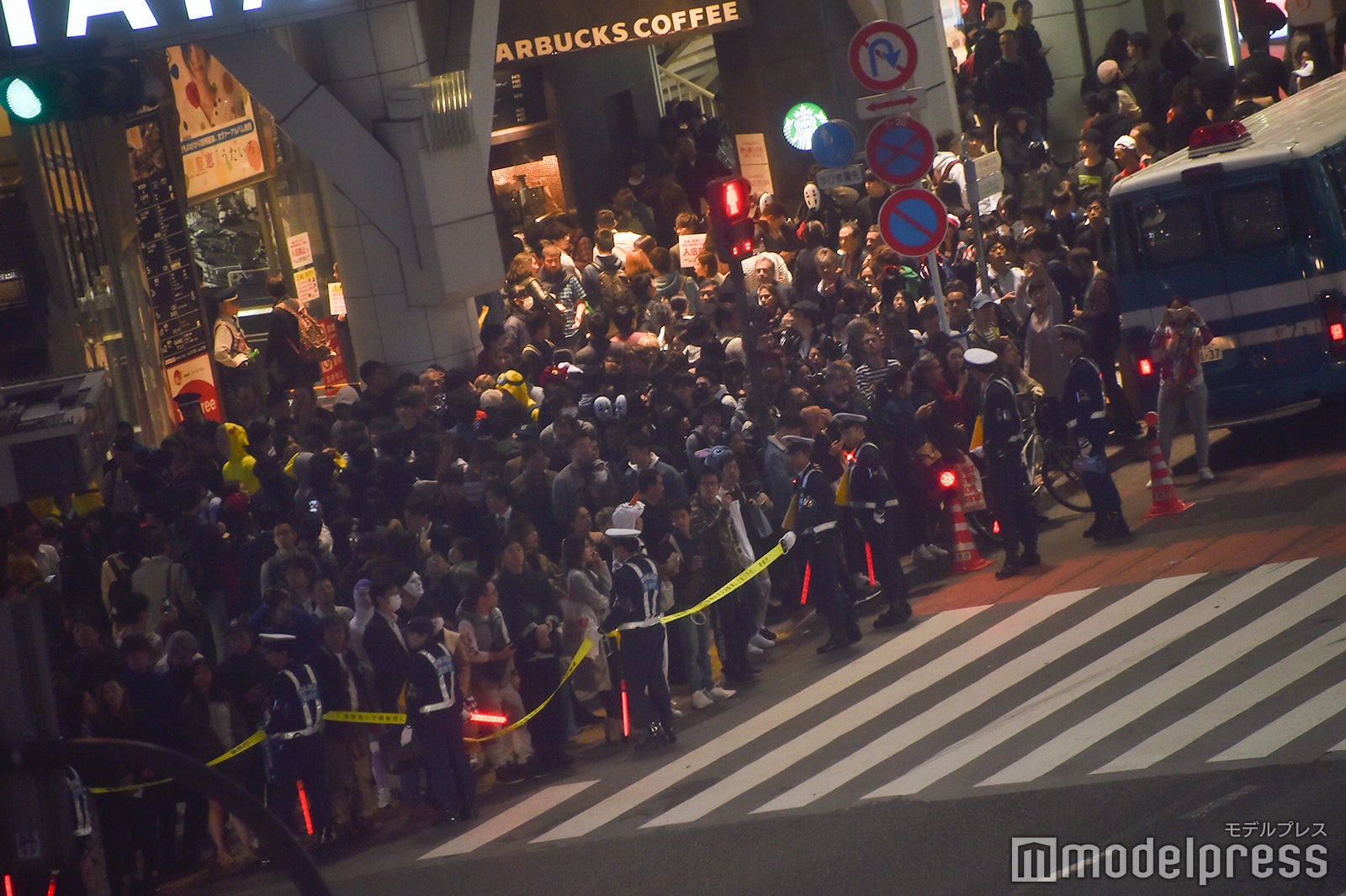 警察官が厳重警備／2018年10月31日午後18時50分頃撮影 （C）モデルプレス