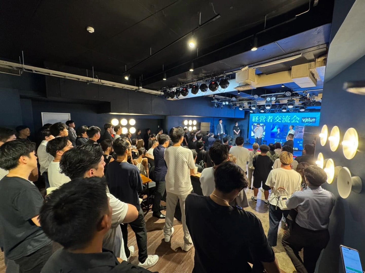 自身で経営しているライブハウス ViBlueにて経営者交流会を開催・登壇した時の様子（提供素材）