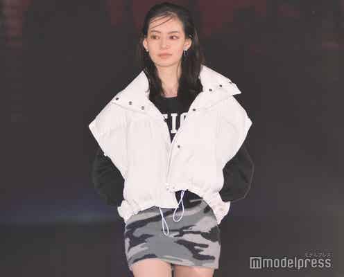 なこなこカップル・なごみ、超ミニ丈から美脚スラリ 大人っぽメイクで魅せる<GirlsAward 2022 A/W>