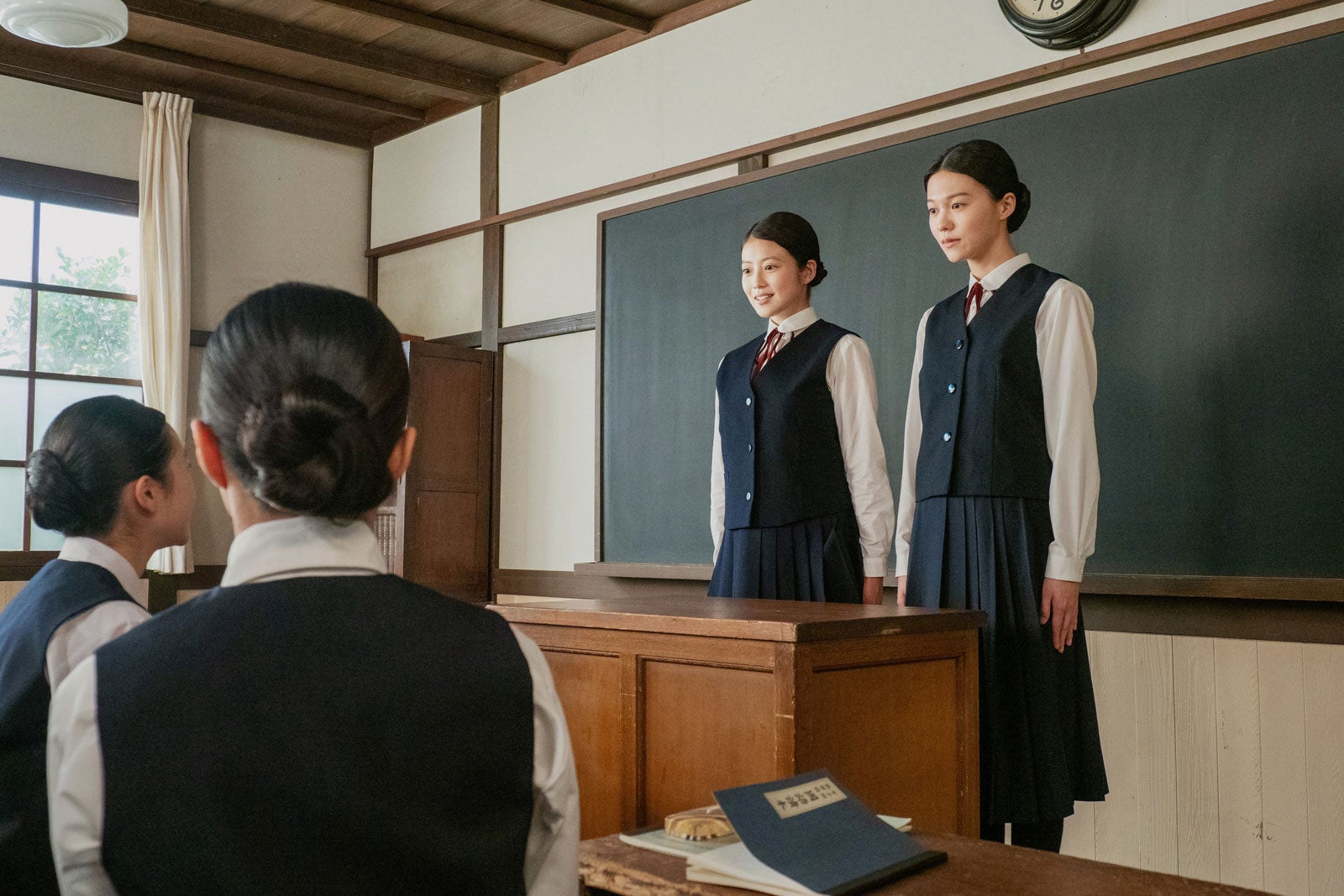 今田美桜、志田彩良ら「あんぱん」第30話（C）NHK