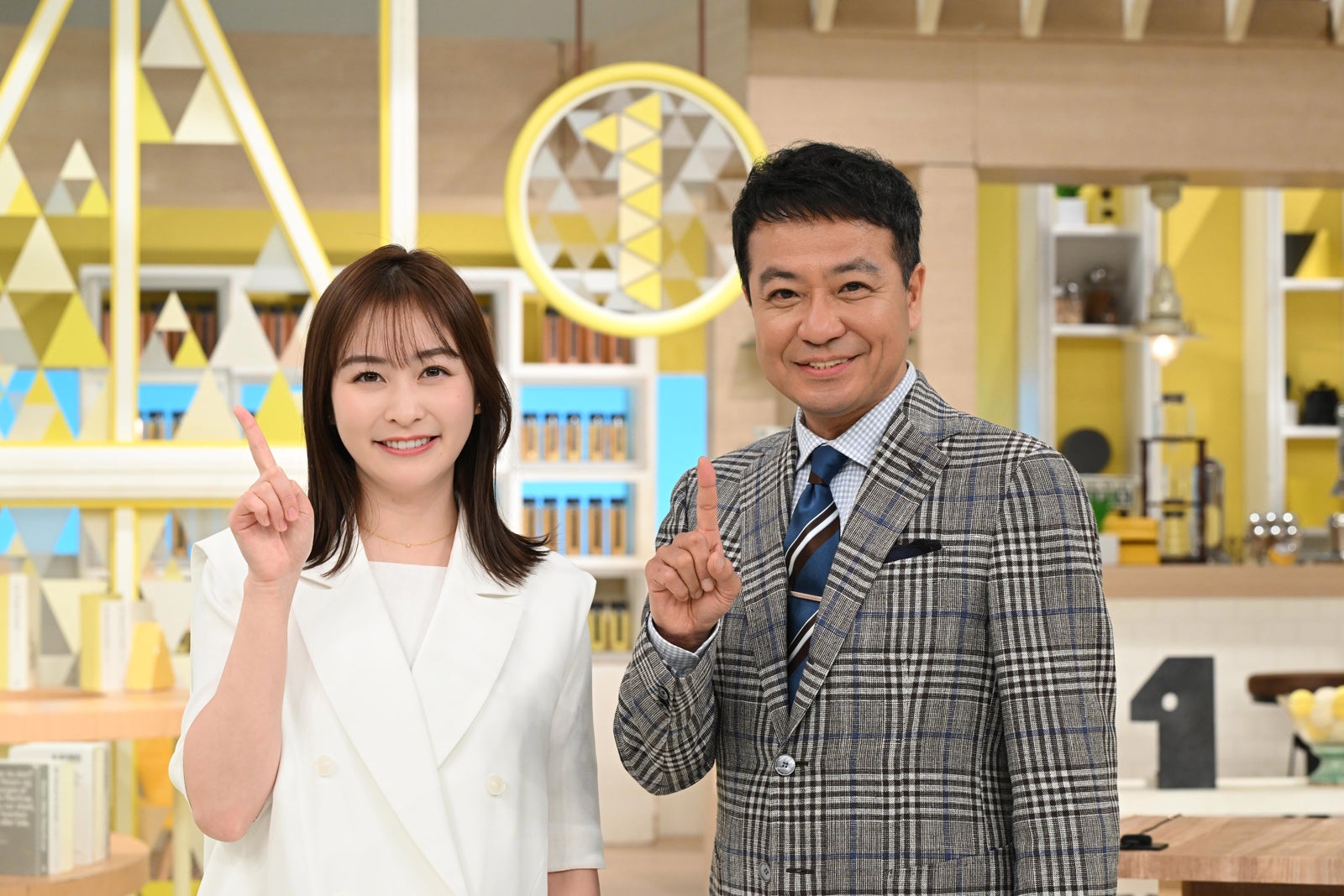 岩田絵里奈アナ、中山秀征　「シューイチ」（C）日本テレビ