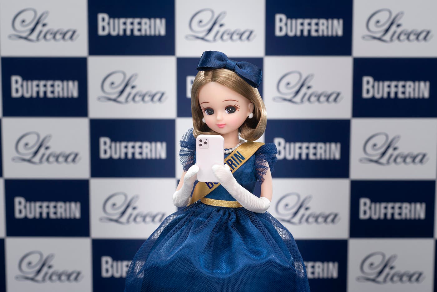 ポスターメーカーを楽しむ場面も