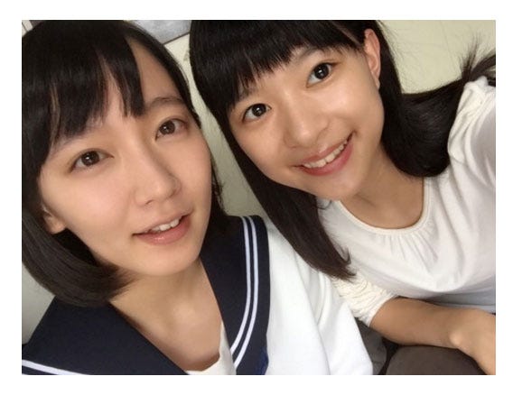 芳根京子(右)と吉岡里帆(左)/芳根京子公式ブログ(Ameba)