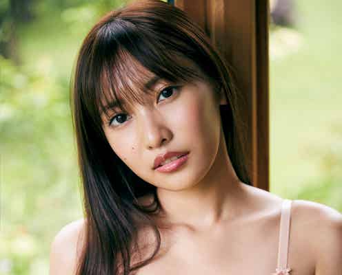 佐野ひなこ、たわわ美バストのぞかせ艶めく 進化しつづける神ボディ