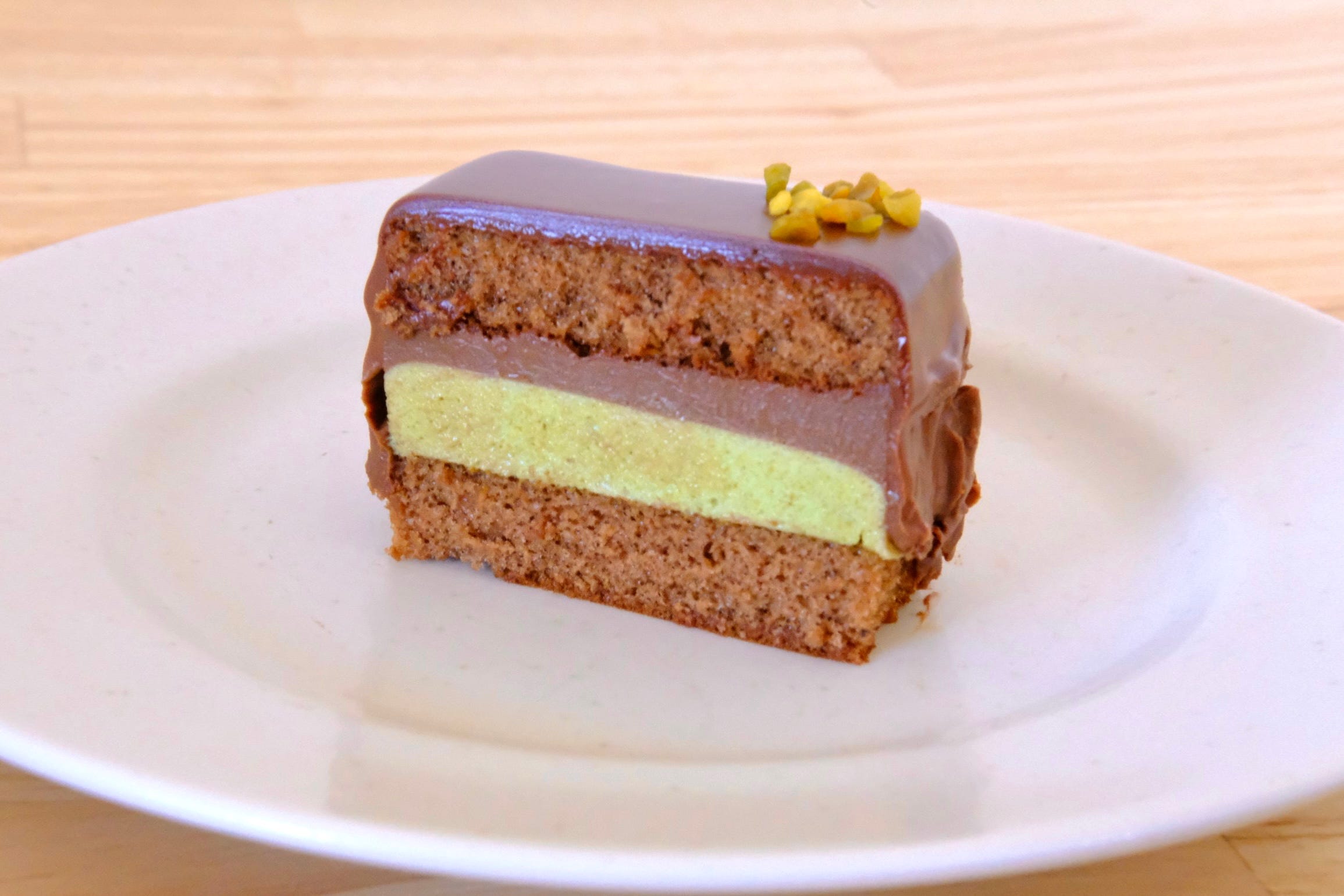 ファミリーマート　ショコラピスタチオ