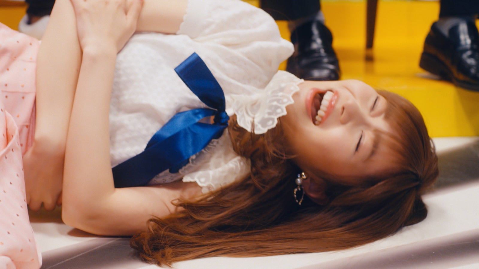 指原莉乃「私だってアイドル！」MVより（C）AKS／キングレコード