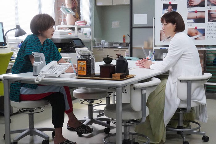 山口智子、上野樹里「監察医 朝顔」第2話より(C)フジテレビ