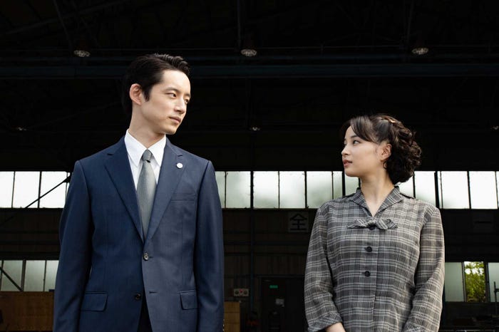 坂口健太郎、広瀬すず(C)テレビ朝日