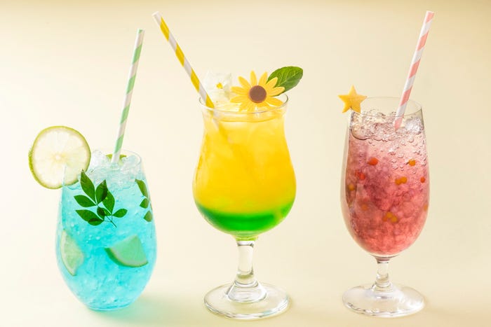 “ダッフィー&フレンズのテイスティ・サマー・サプライズ”スペシャルドリンク(提供期間:7月28日~9月7日)(C)Disney