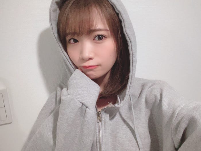 Web生配信番組に登場した秋元真夏(提供写真)