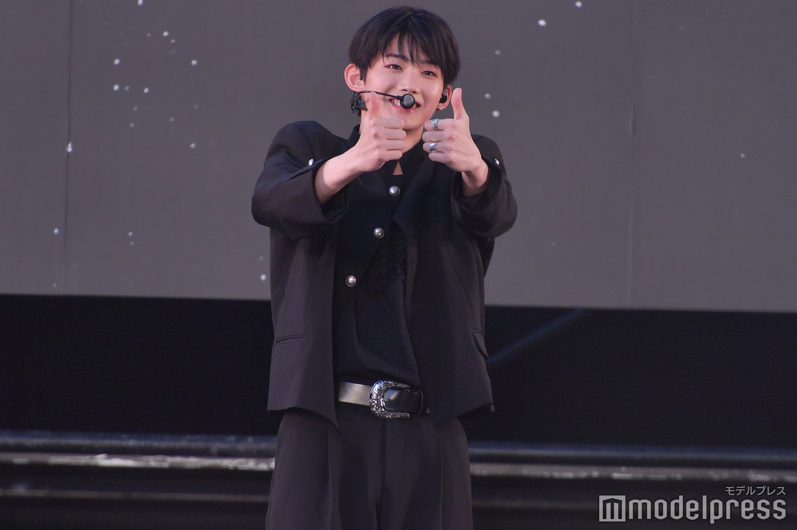 愛嬌たっぷりなポーズを連発するJO／&TEAM（C）モデルプレス