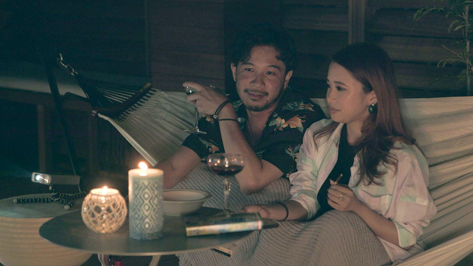 【テラスハウス・新東京編】2人きり、夜の屋上で密着 健司の行動にツッコミ殺到