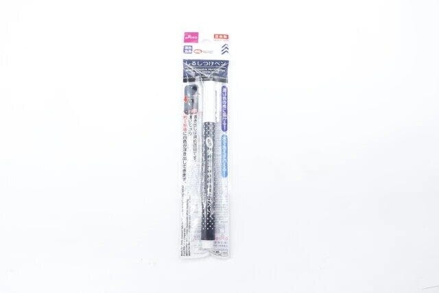 ダイソー 水で消えるしるし付けペン(濃い色の布用、白) パッケージ ダイソー 水で消えるしるし付けペン(濃い色の布用、白) パッケージ