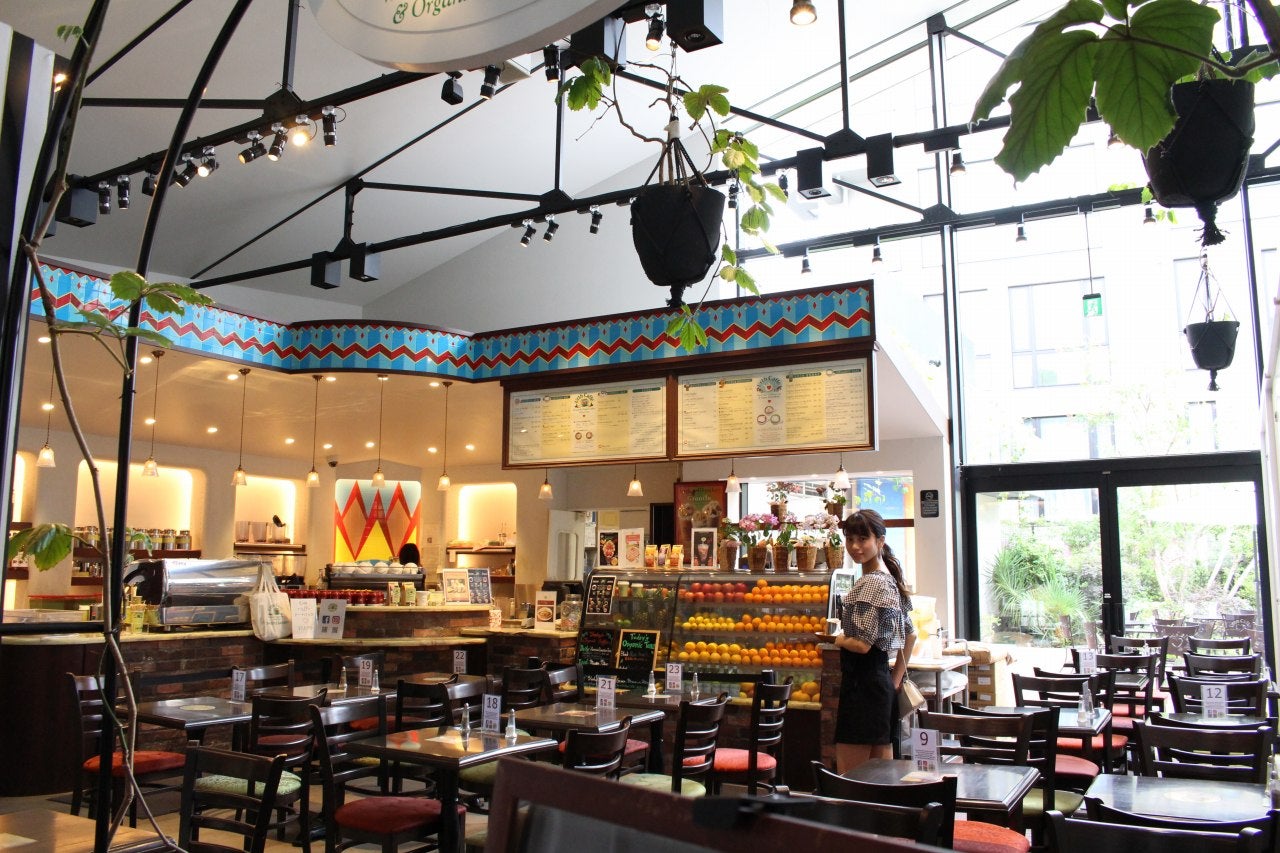 Urth caffe 表参道 店内