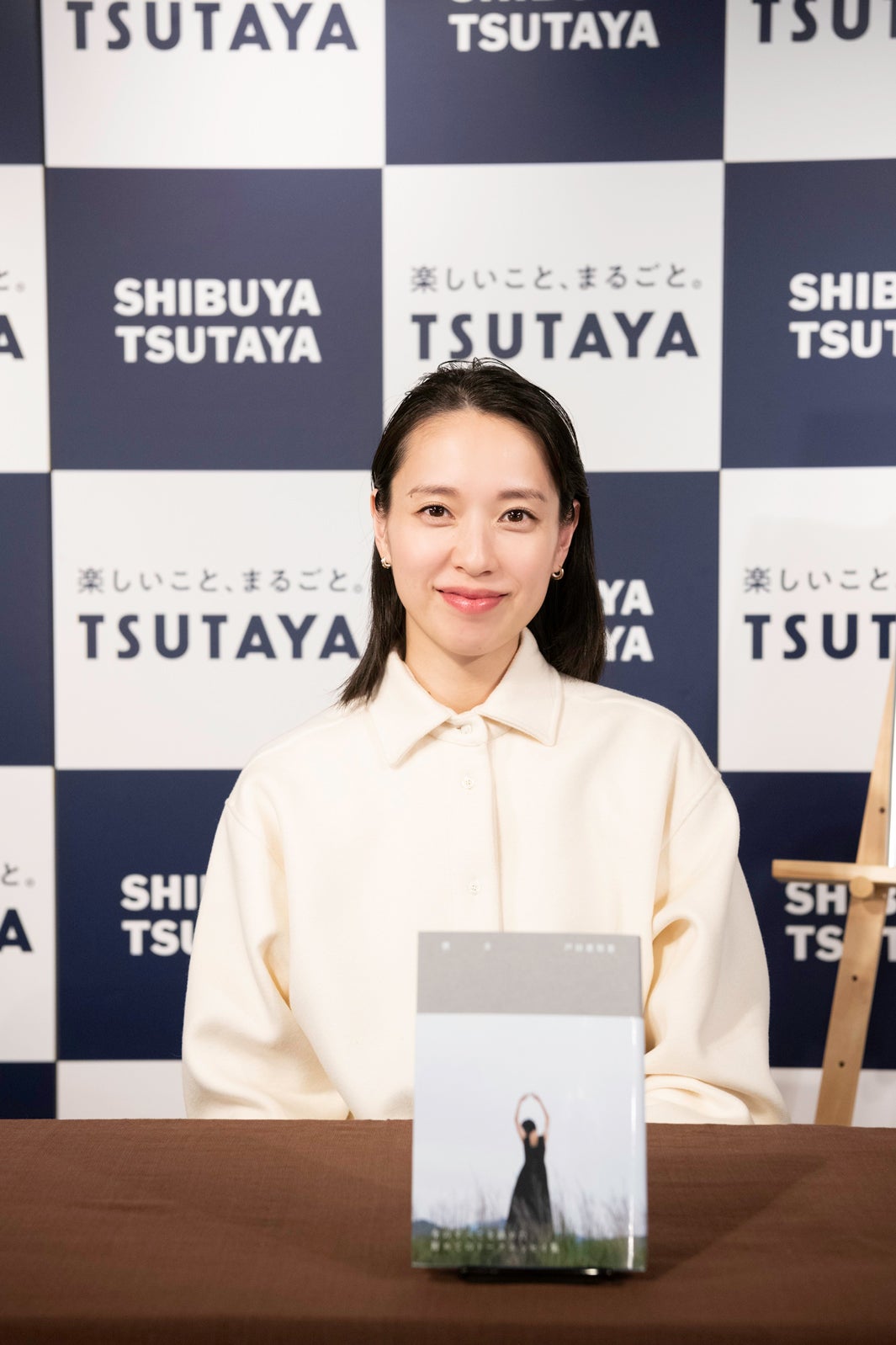 戸田恵梨香「書かずにはいられなかった」“内容があまりに衝撃的”だったメモとは？スタッフが語る＜彼女＞