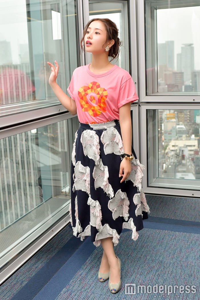 チャリTシャツの着こなしにもこだわり/石原さとみ(C)モデルプレス