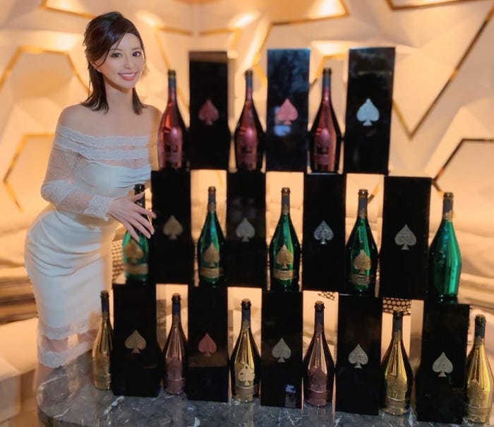 「妃翠」椿ここInstagramより