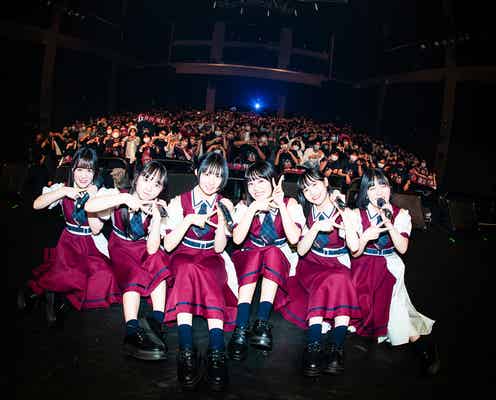 かすみ草とステラ、涙声で本音語る 青春感満載のワンマンライブ開催<ライブレポ/セットリスト>