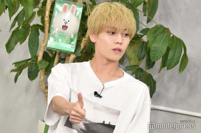 「I wonder」の入りを教える岩岡徹(C)モデルプレス