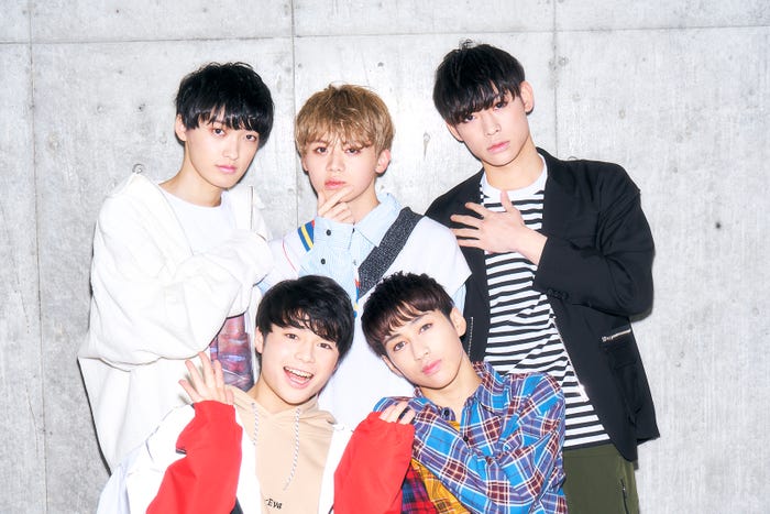 BXW/後列左から:KENTO、REITO、DAISUKE/前列左から:IORI、TAKERU(提供写真)