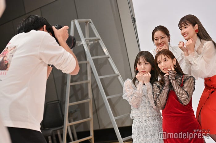 表紙撮影中のAチーム (C)モデルプレス