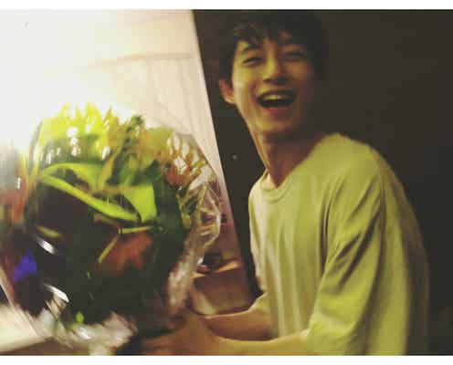 坂口健太郎、笑顔全開!誕生日当日にしていたこととは?