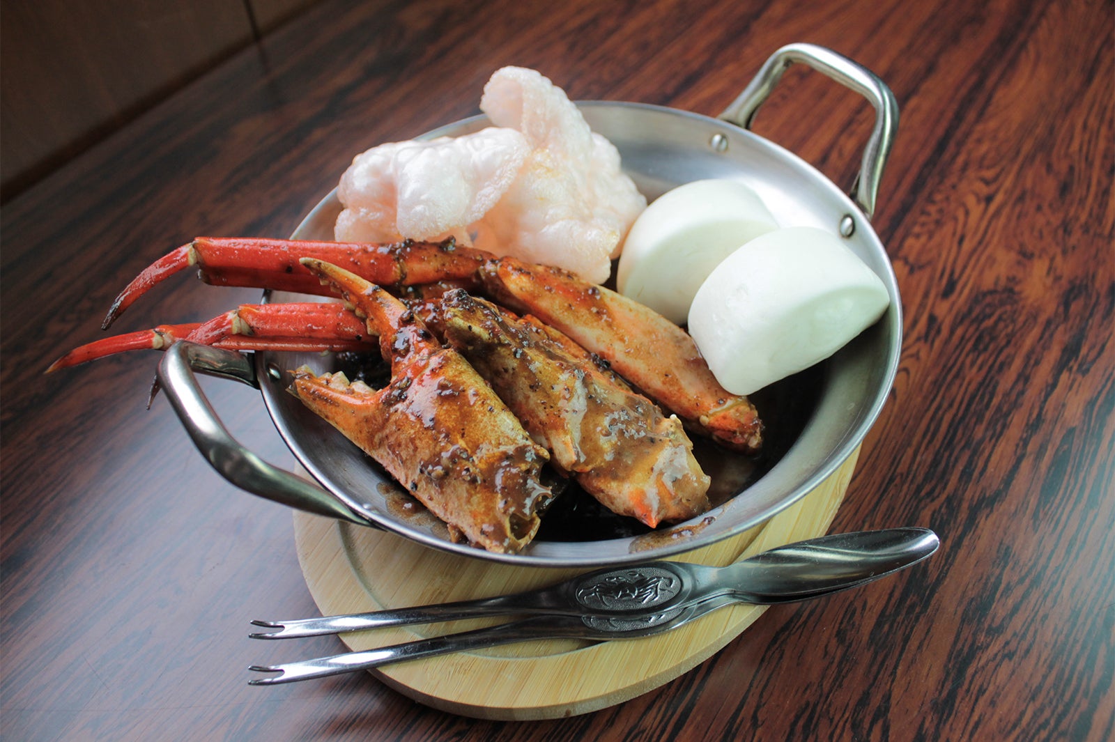 ディープシーレッドクラブ　ブラックペッパーソース※オーダーメニュー／TM and（C）2016 Sesame Workshop．All Rights Reserved．