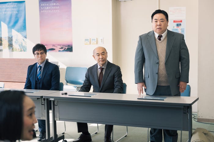 (左から)鈴木浩介、高橋克実、塚地武雅「スタンドUPスタート」第6話より(C)フジテレビ