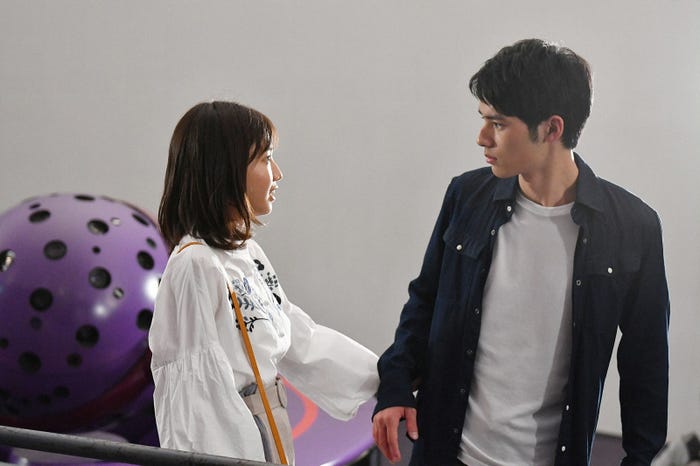 小野莉奈、岡田健史/「中学聖日記」第6話より(C)TBS