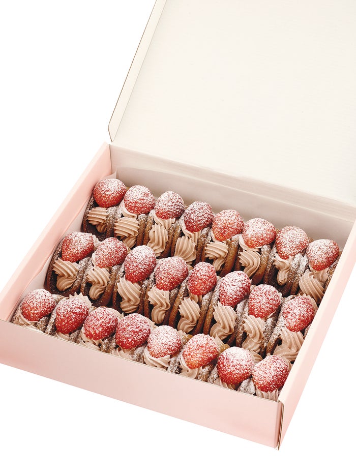 チョコイイチゴオムレット／画像提供：ル・ブレッドラボ・ジャパン