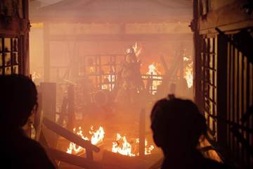 【豊臣兄弟！】大河史上屈指の大爆発！松永久秀の最期にネットも大興奮「松永殿は爆発させてナンボ！」