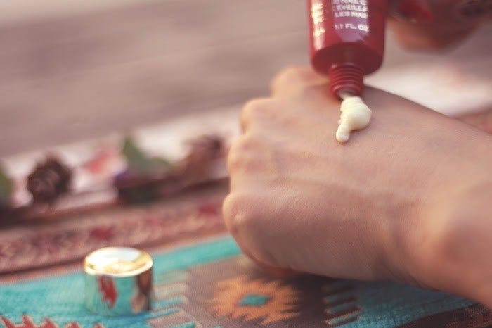 あまりがちなシーズンコスメは特に注意!/photo by GIRLY DROP