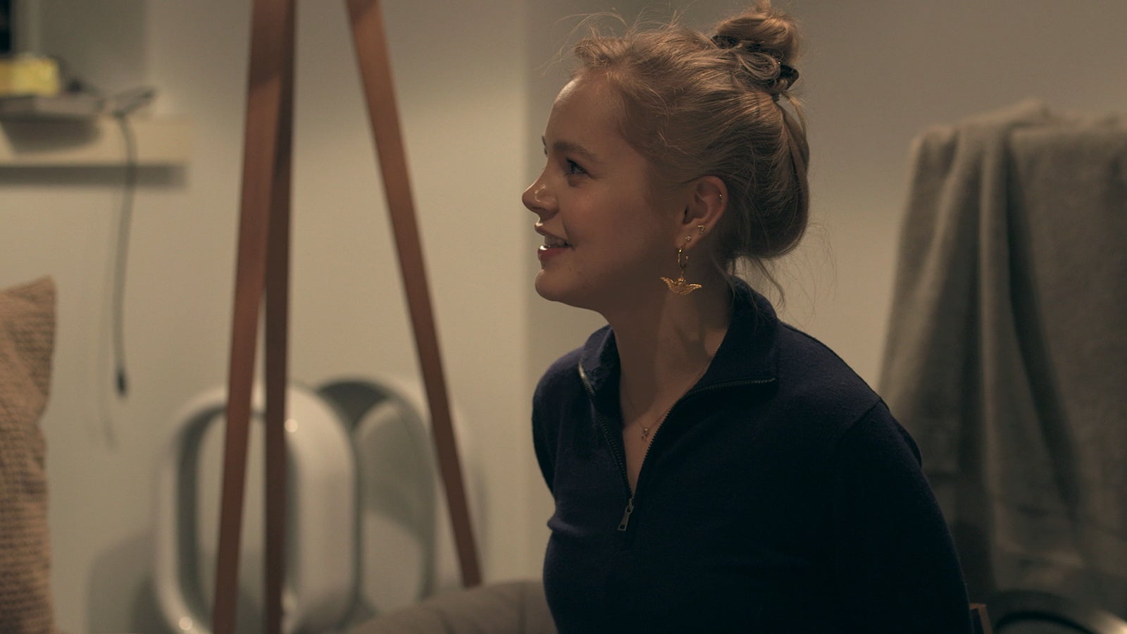 誕生日プレゼントを渡すビビ「TERRACE HOUSE TOKYO 2019-2020」40th WEEK（C）フジテレビ／イースト・エンタテインメント