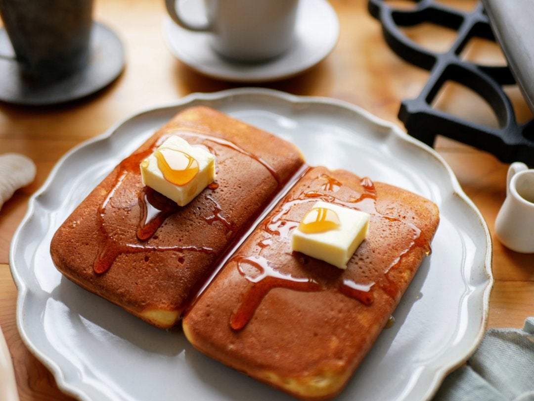 Twitterで14万いいね！ホットサンドメーカーで作る「極厚ホットケーキ」の上手な焼き方 - モデルプレス