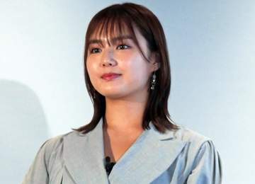出川ガールズ26歳女優 美背中トップスでうっとり表情「キレー♥」「可愛いが渋滞してる」