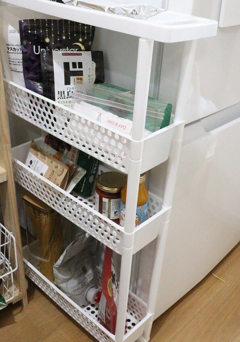 ダイソー 組み立て式ラック(4段、スリムタイプ) 使用例 ダイソー 組み立て式ラック(4段、スリムタイプ) 使用例