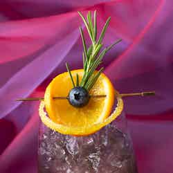 ディズニーアンバサダーホテル エンパイア・グリル(カリフォルニア料理) “ディズニー・ハロウィーン” スペシャルドリンク 1,600 円(C)Disney