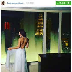 モデルプレス - ダレノガレ明美、背中ざっくりSEXYドレスに絶賛の声