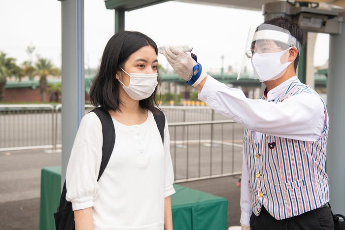 検温の様子(C)Disney