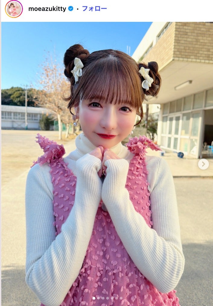 大食い女王・もえのあずき、白タイツ×ミニスカコーデ披露「スタイル抜群」「脚綺麗」と反響