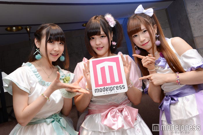 HAPPY ANNIVERSARY/左から:小川まみ、藤本朱莉、中山みなみ(C)モデルプレス
